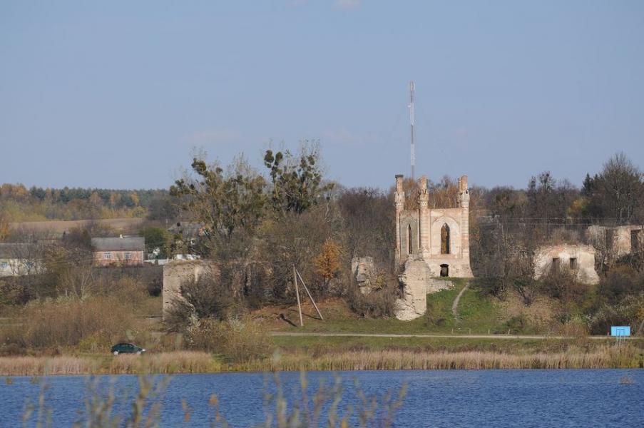 Руїни Новомалинського замку 